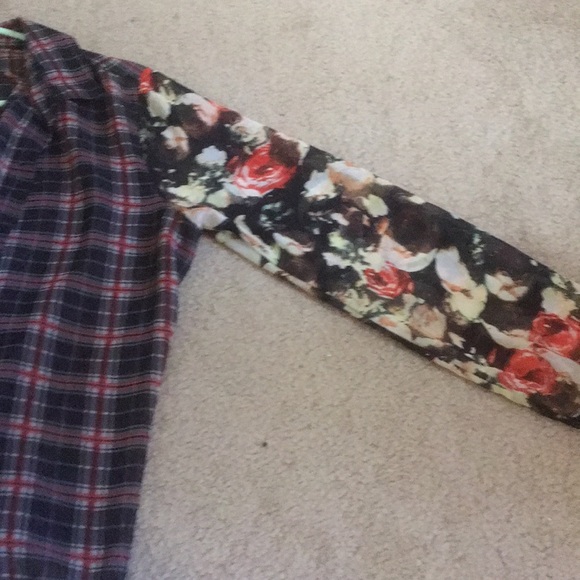 Sans Souci Blouse - plaid pattern & floral sleeves - Picture 4 of 4